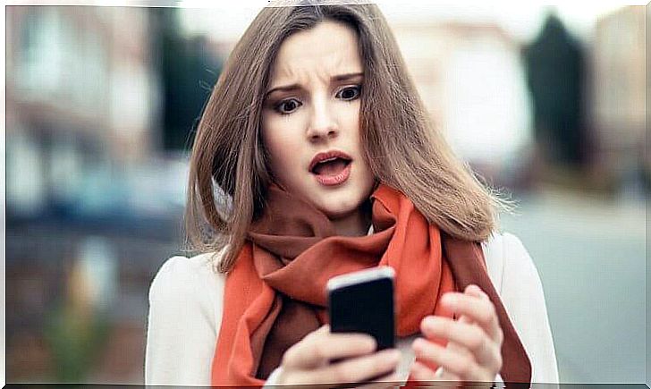 woman-being-surprised-with-her-phone