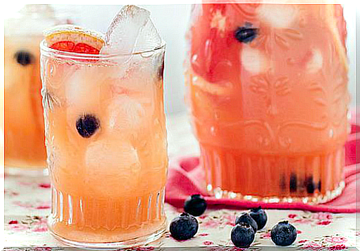 grapefruit and blackberry juice