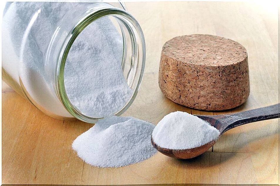 Jar and tablespoon of baking soda