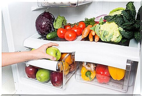 There are certain tricks to keep your refrigerator clean and tidy.