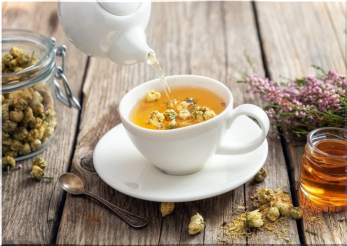 Chamomile tea: properties and benefits