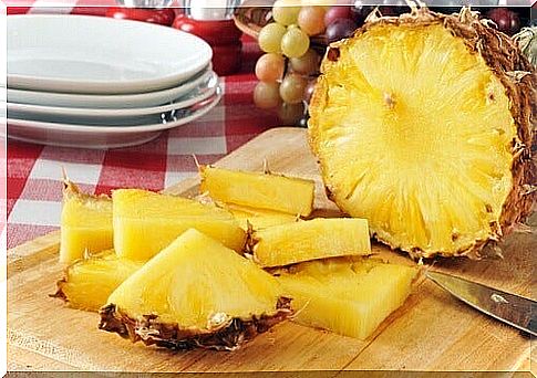 Chopped pineapple