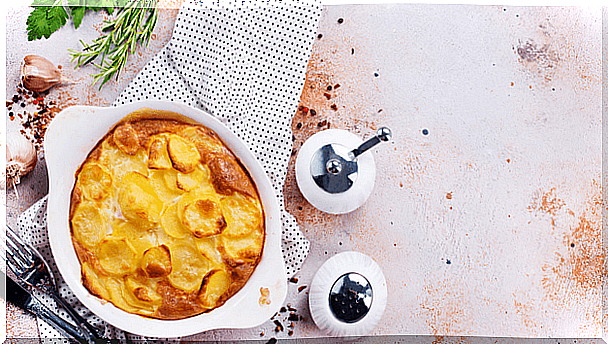 Potatoes au gratin with cheese