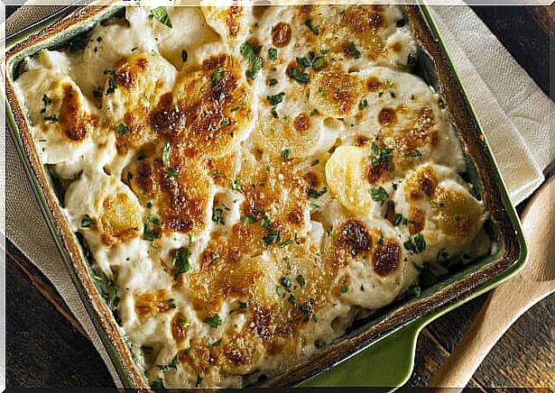 Potatoes au gratin with fine herbs