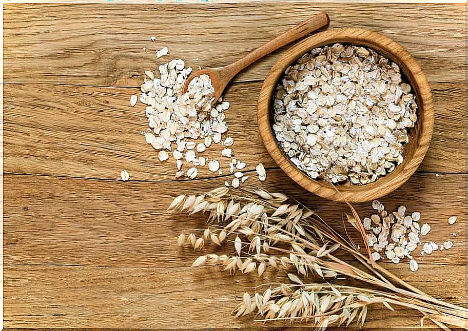 Oatmeal is one of the most nutritious cereals that contains melatonin.