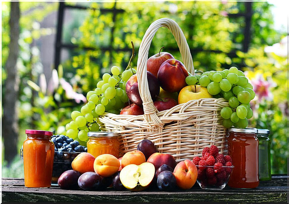 Basket with clean fruits